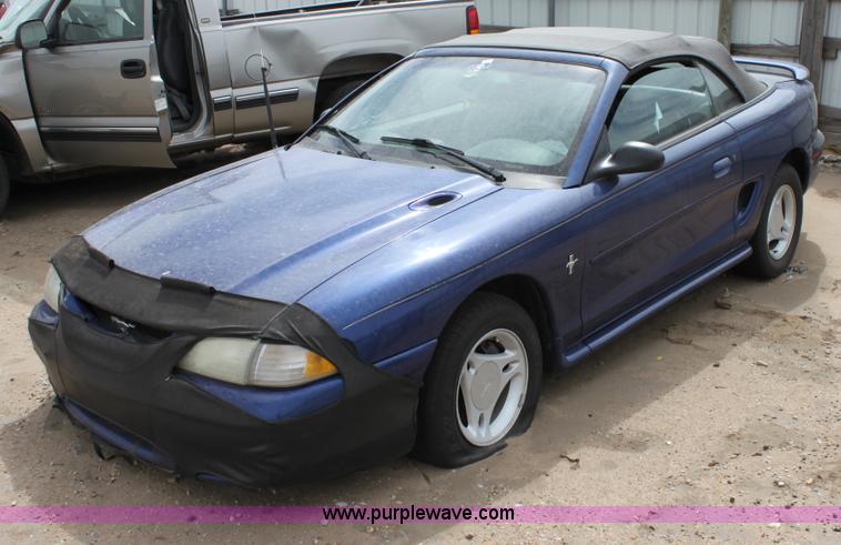 image for item D7916 1996 Ford Mustang convertible