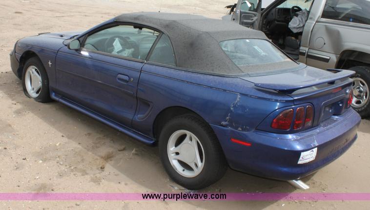 image for item D7916 1996 Ford Mustang convertible