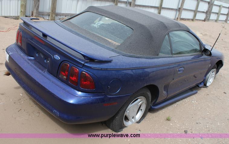 image for item D7916 1996 Ford Mustang convertible