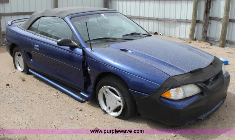 image for item D7916 1996 Ford Mustang convertible