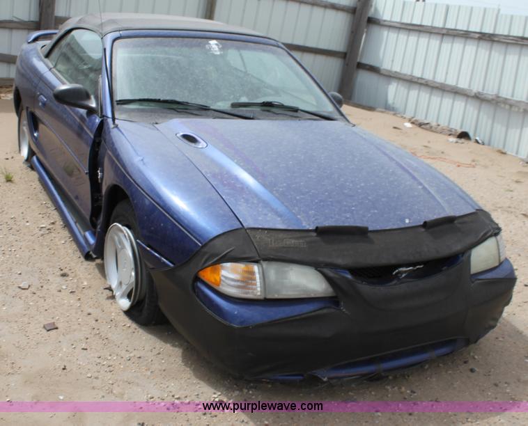 image for item D7916 1996 Ford Mustang convertible