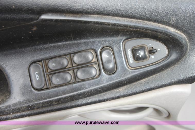 image for item D7916 1996 Ford Mustang convertible