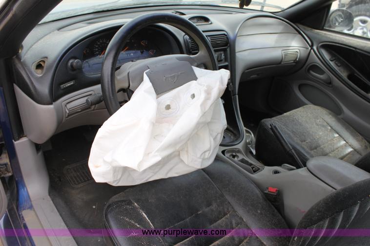 image for item D7916 1996 Ford Mustang convertible