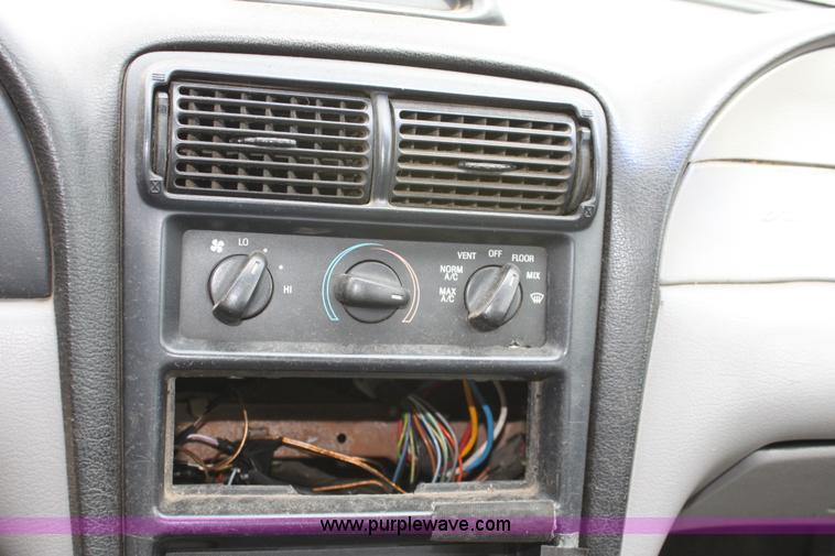 image for item D7916 1996 Ford Mustang convertible