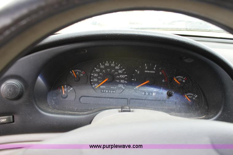 image for item D7916 1996 Ford Mustang convertible