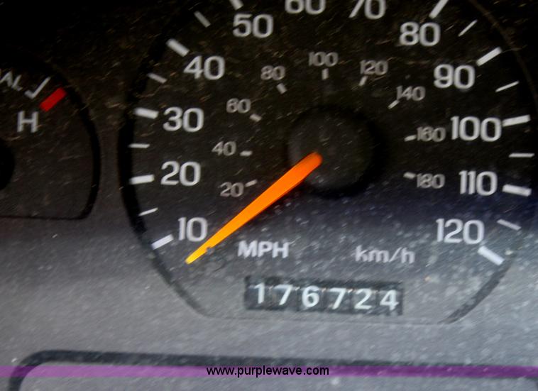 image for item D7916 1996 Ford Mustang convertible