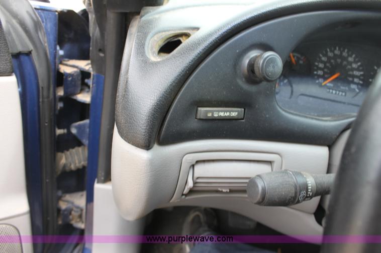 image for item D7916 1996 Ford Mustang convertible