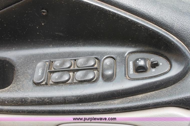 image for item D7916 1996 Ford Mustang convertible