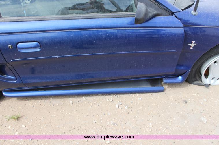 image for item D7916 1996 Ford Mustang convertible