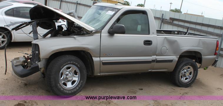 image for item D7917 1999 Chevrolet 1500 Silverado pickup truck