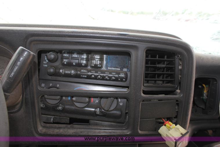 image for item D7917 1999 Chevrolet 1500 Silverado pickup truck