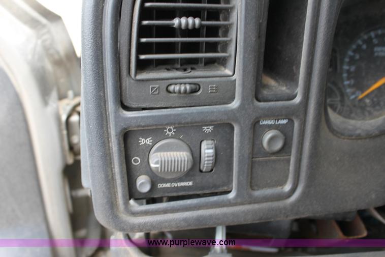 image for item D7917 1999 Chevrolet 1500 Silverado pickup truck