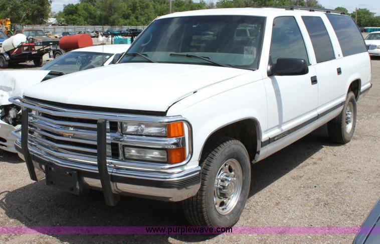 image for item D7920 1999 Chevrolet Suburban 2500 SUV