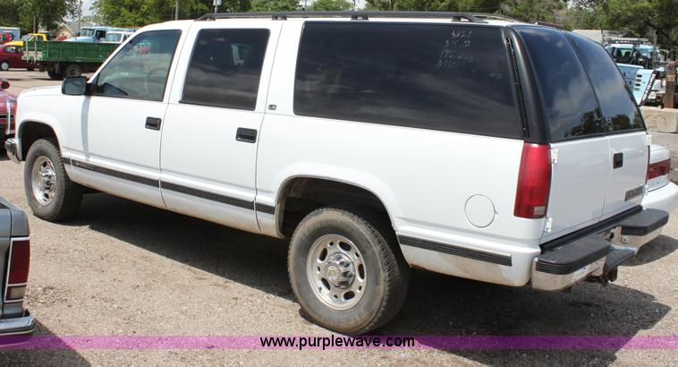 image for item D7920 1999 Chevrolet Suburban 2500 SUV