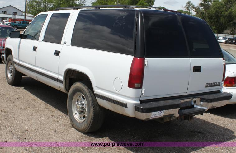 image for item D7920 1999 Chevrolet Suburban 2500 SUV