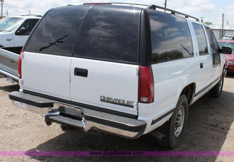 image for item D7920 1999 Chevrolet Suburban 2500 SUV