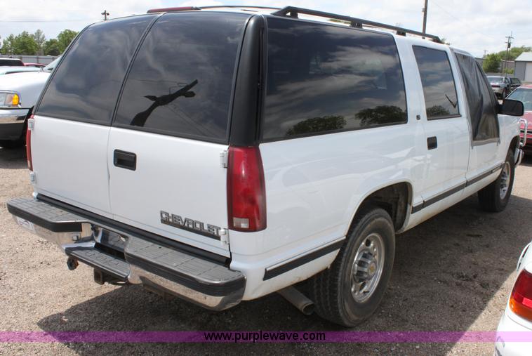 image for item D7920 1999 Chevrolet Suburban 2500 SUV