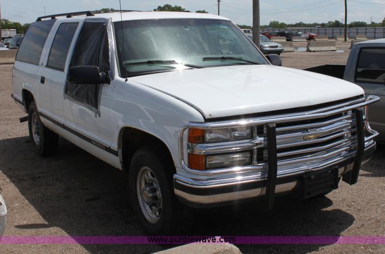 image for item D7920 1999 Chevrolet Suburban 2500 SUV