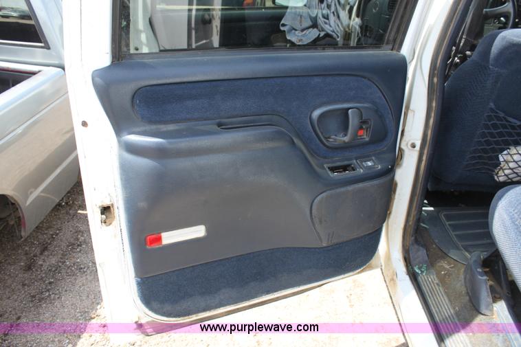 image for item D7920 1999 Chevrolet Suburban 2500 SUV