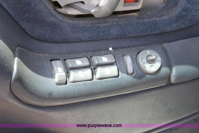 image for item D7920 1999 Chevrolet Suburban 2500 SUV