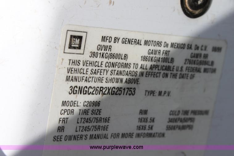 image for item D7920 1999 Chevrolet Suburban 2500 SUV