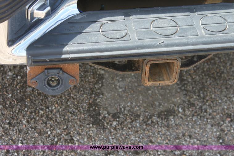 image for item D7920 1999 Chevrolet Suburban 2500 SUV