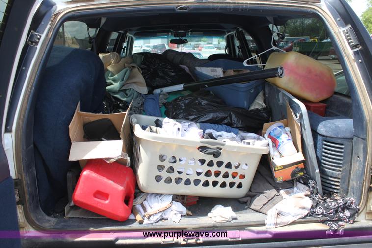 image for item D7920 1999 Chevrolet Suburban 2500 SUV