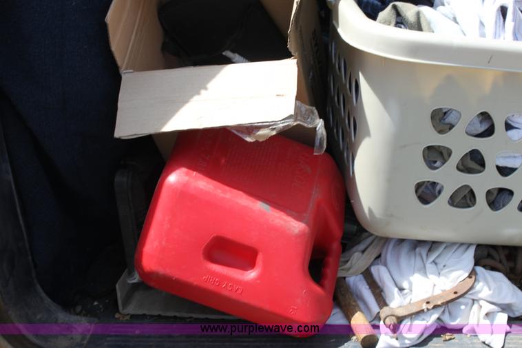 image for item D7920 1999 Chevrolet Suburban 2500 SUV