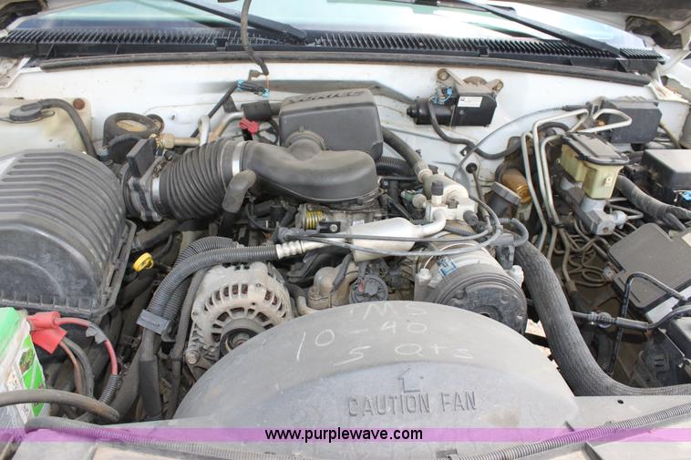 image for item D7920 1999 Chevrolet Suburban 2500 SUV