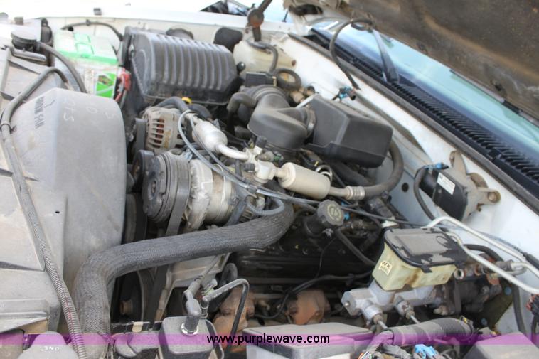 image for item D7920 1999 Chevrolet Suburban 2500 SUV