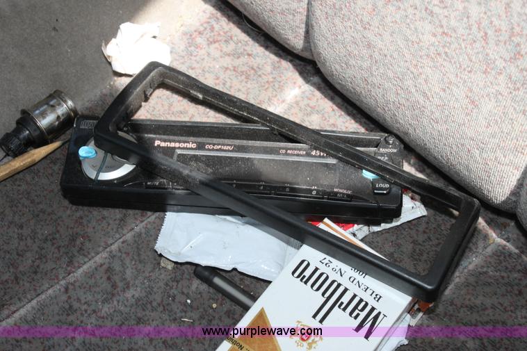 image for item D7921 1996 Saturn SL2