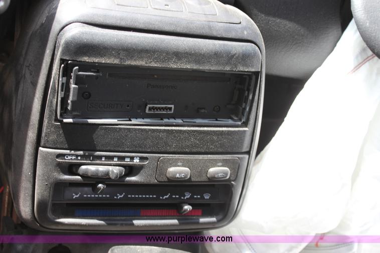 image for item D7921 1996 Saturn SL2