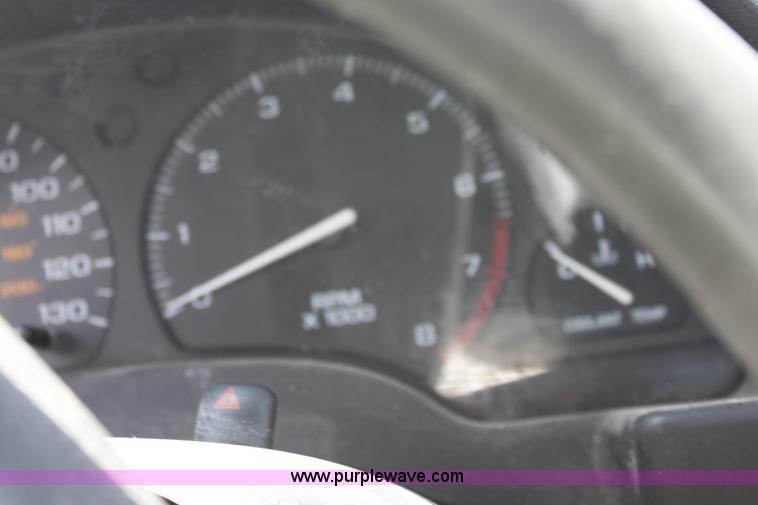 image for item D7921 1996 Saturn SL2