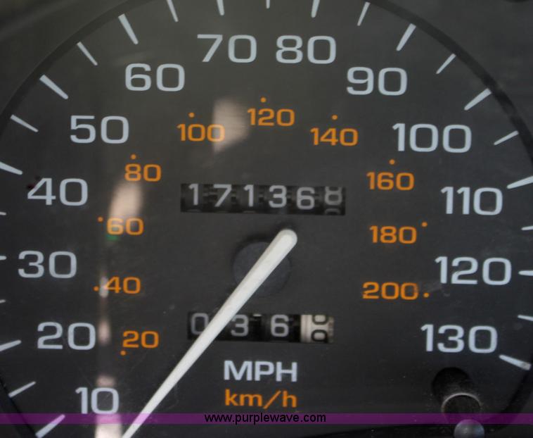 image for item D7921 1996 Saturn SL2