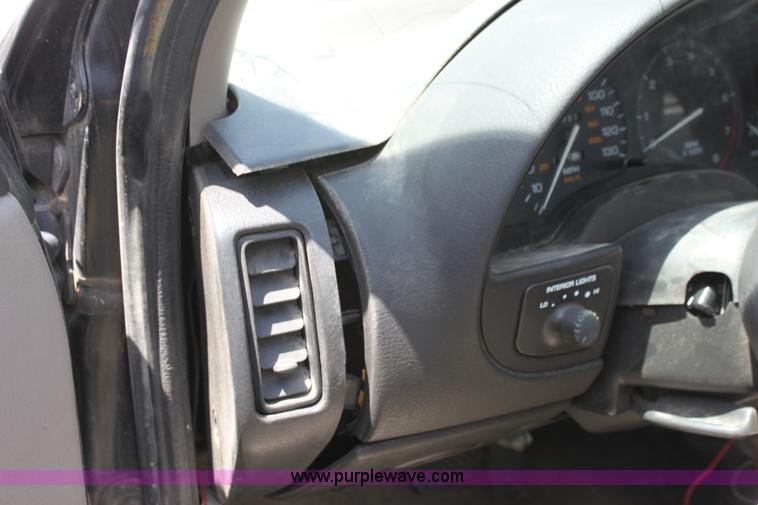 image for item D7921 1996 Saturn SL2