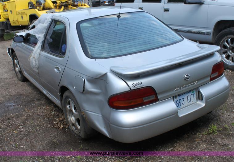 image for item D7922 1994 Nissan Altima