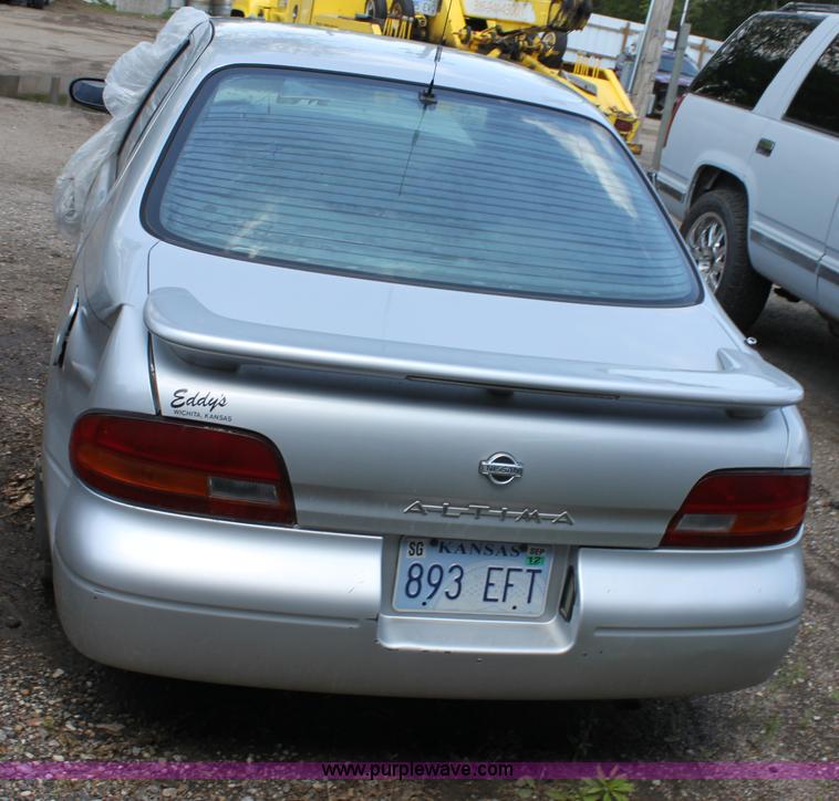 image for item D7922 1994 Nissan Altima