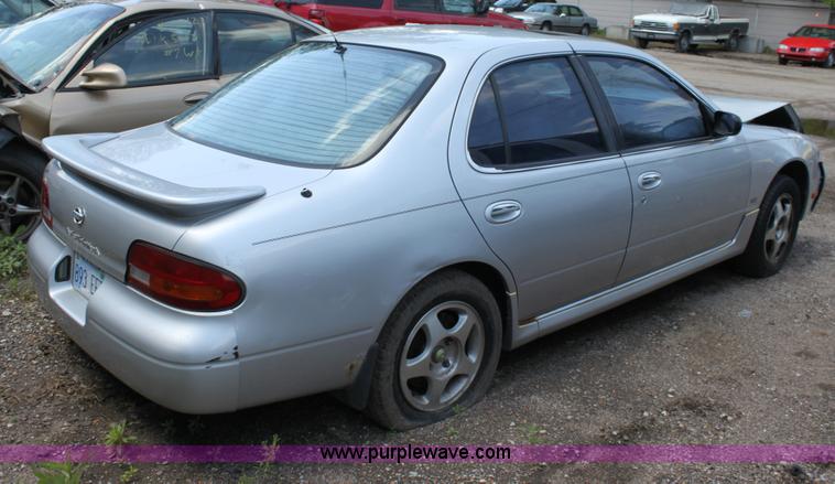 image for item D7922 1994 Nissan Altima