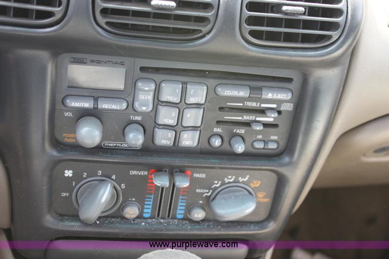 image for item D7925 2002 Pontiac Grand Prix