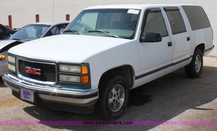 image for item D7928 1995 GMC Suburban SUV