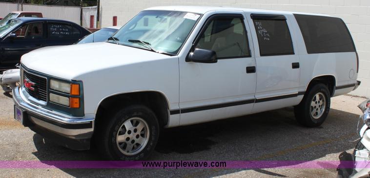 image for item D7928 1995 GMC Suburban SUV
