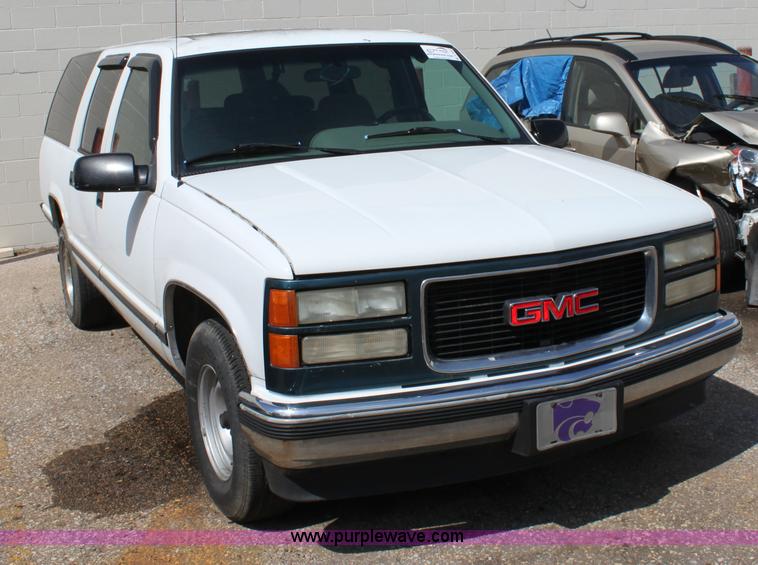 image for item D7928 1995 GMC Suburban SUV