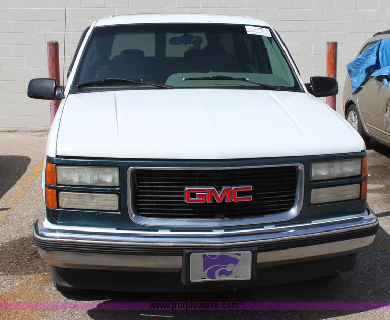 image for item D7928 1995 GMC Suburban SUV