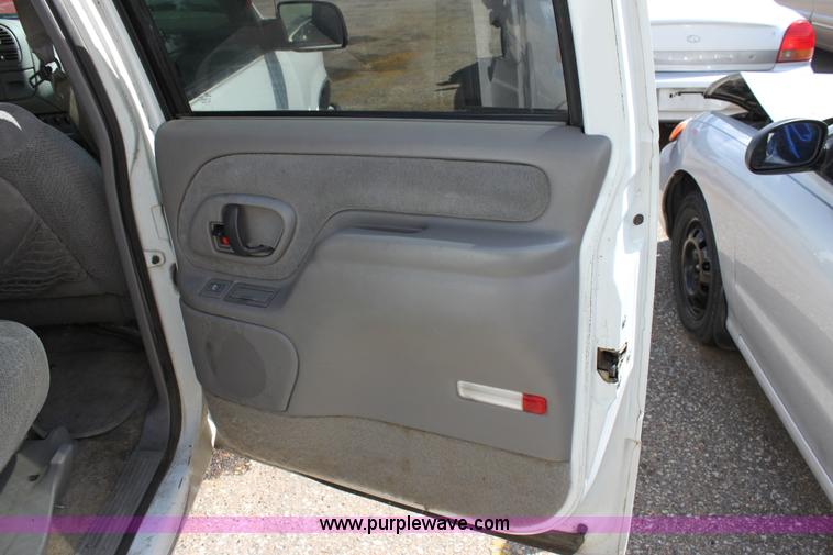 image for item D7928 1995 GMC Suburban SUV