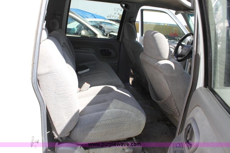 image for item D7928 1995 GMC Suburban SUV