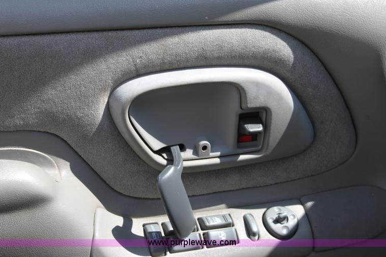 image for item D7928 1995 GMC Suburban SUV