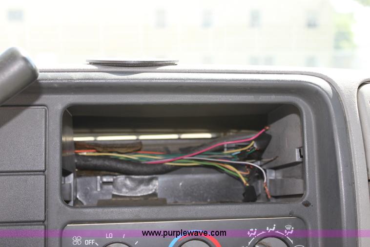 image for item D7928 1995 GMC Suburban SUV