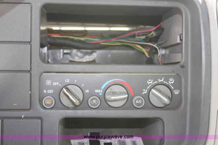 image for item D7928 1995 GMC Suburban SUV