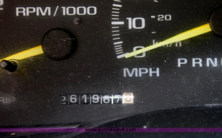 image for item D7928 1995 GMC Suburban SUV