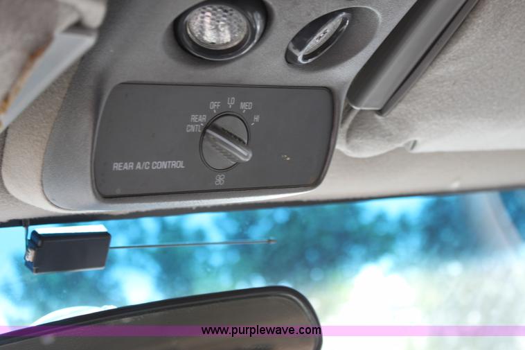 image for item D7928 1995 GMC Suburban SUV